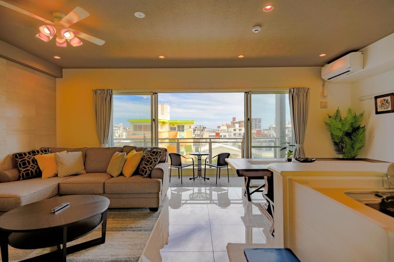 Sunshine Coast Appartement Chatan Buitenkant foto